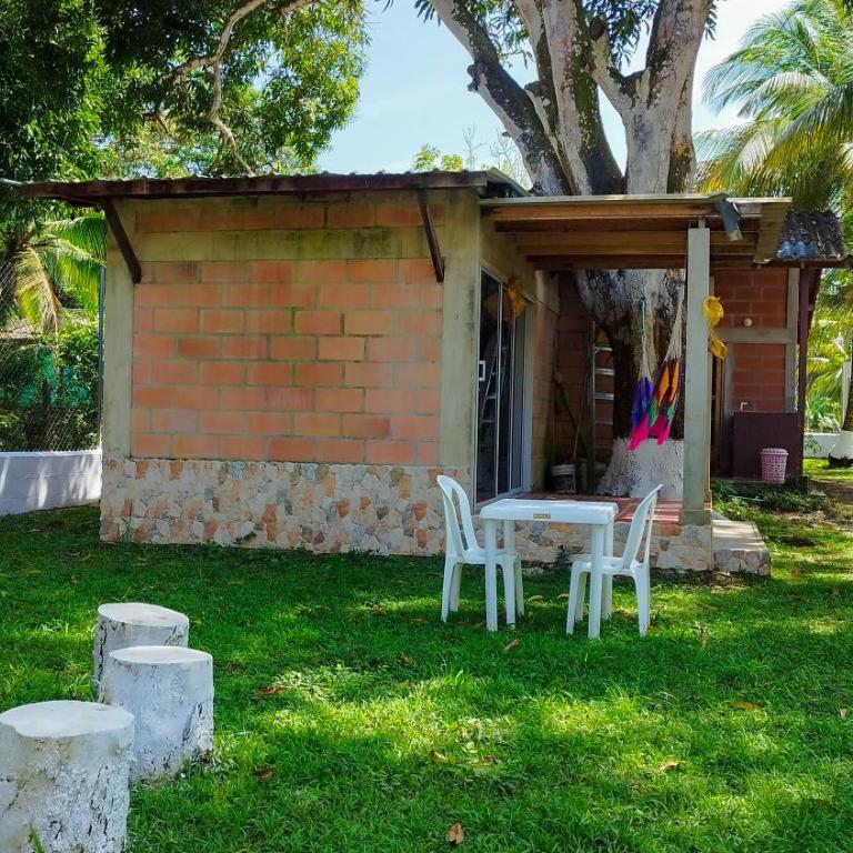 Cabaña en Necoclí BBQ Jardín Playa 5 min con AC 560 m2 - Habitación Cuádruple con baño privado - 1