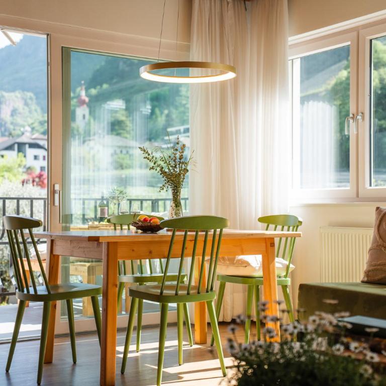 Kreuzwegerhof Nals - Apartments with Pool and Air Conditioning near Merano & Bolzano - Appartamento con 2 Camere da Letto e con Vista Montagna - 1