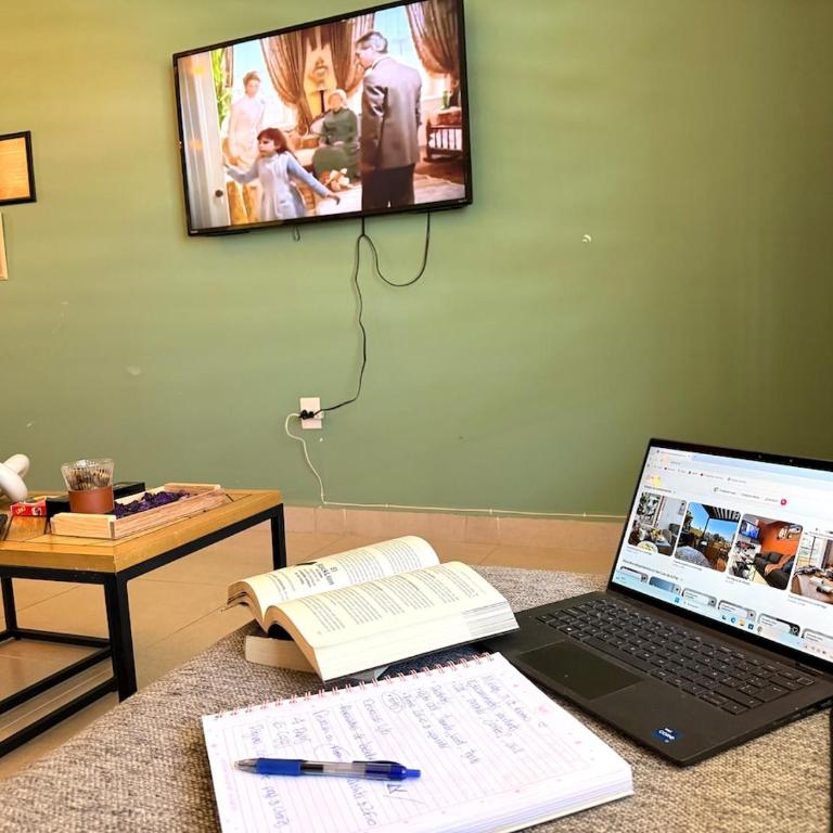 Depa tranquilo con estacionamiento y WiFi - Apartamento de 2 dormitorios - 26