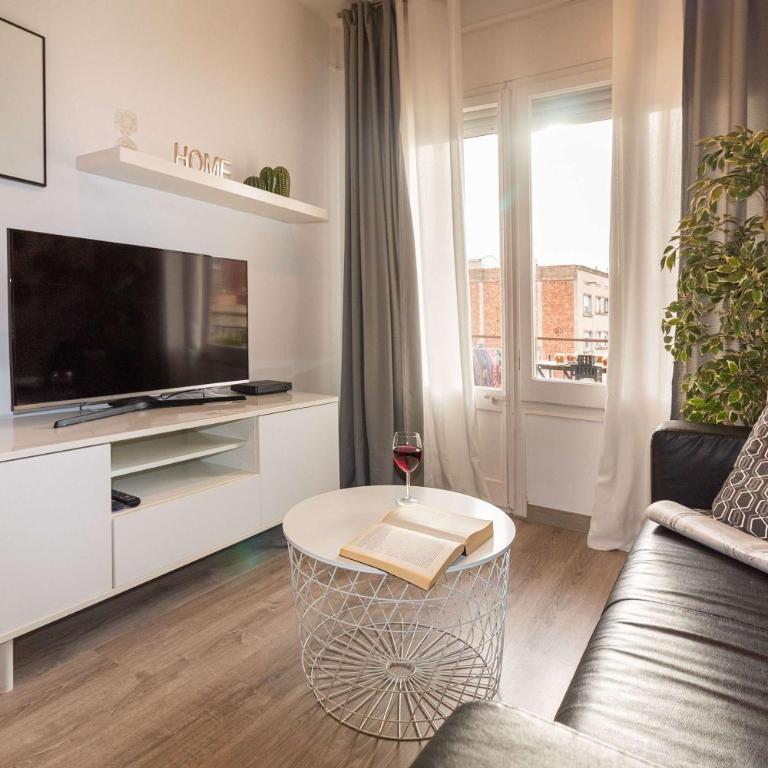 Elegant Apartment in Barcelona Ideal for Business and Leisure Next to Fira - Apartamento con 4 dormitorios - 2