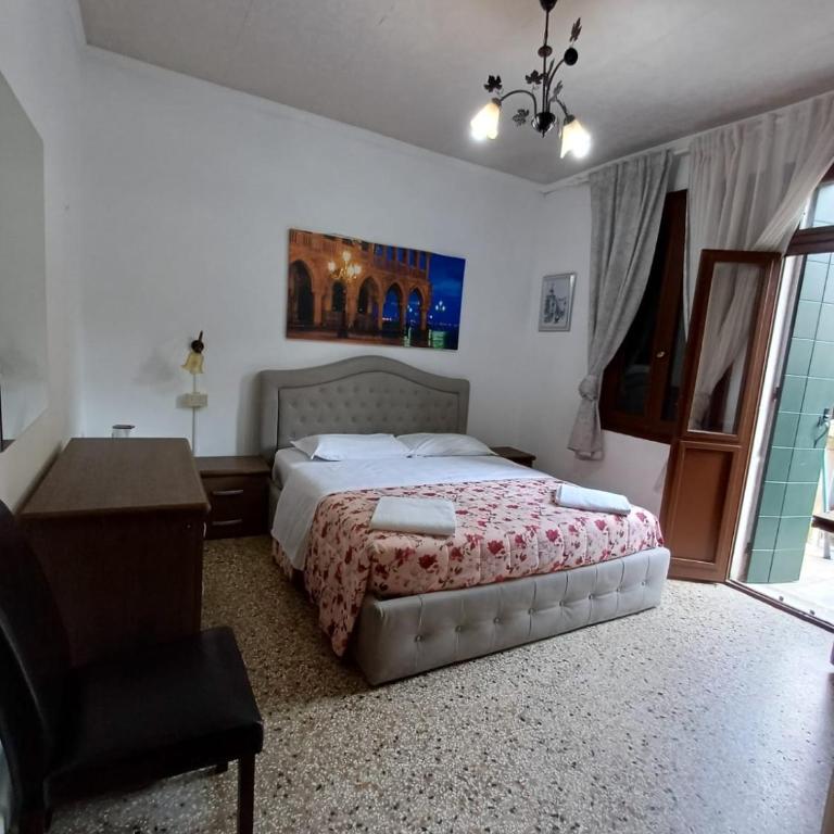 Venice Guest House - Camera Matrimoniale con Balcone - 7