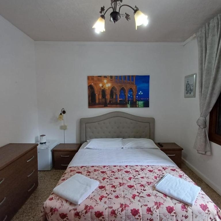 Venice Guest House - Camera Matrimoniale con Balcone - 6