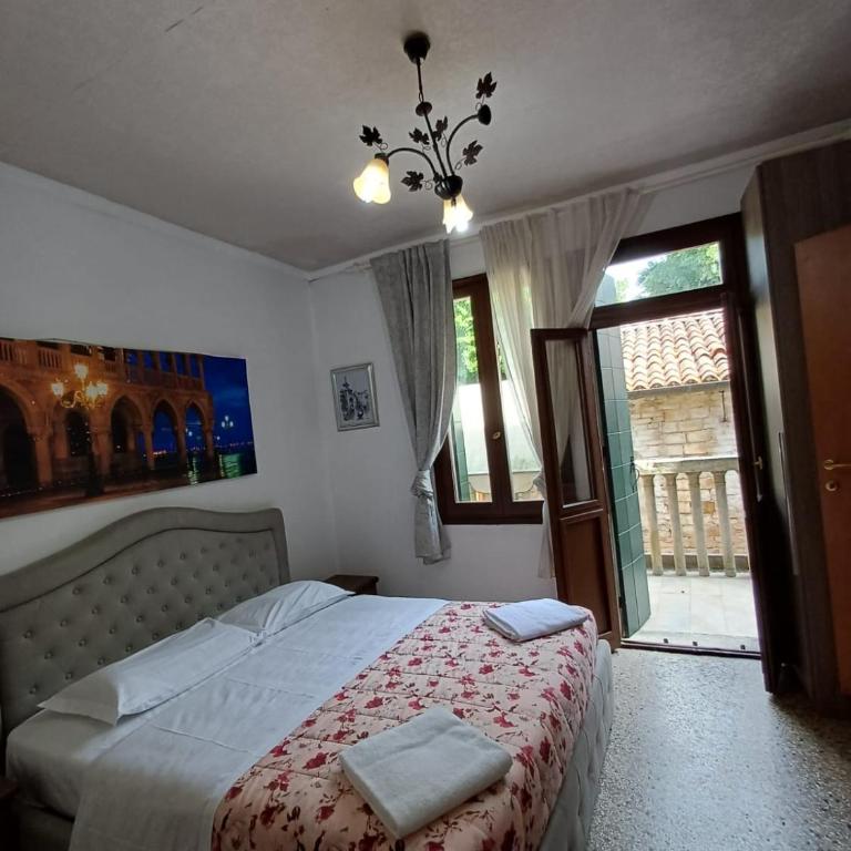 Venice Guest House - Camera Matrimoniale con Balcone - 5