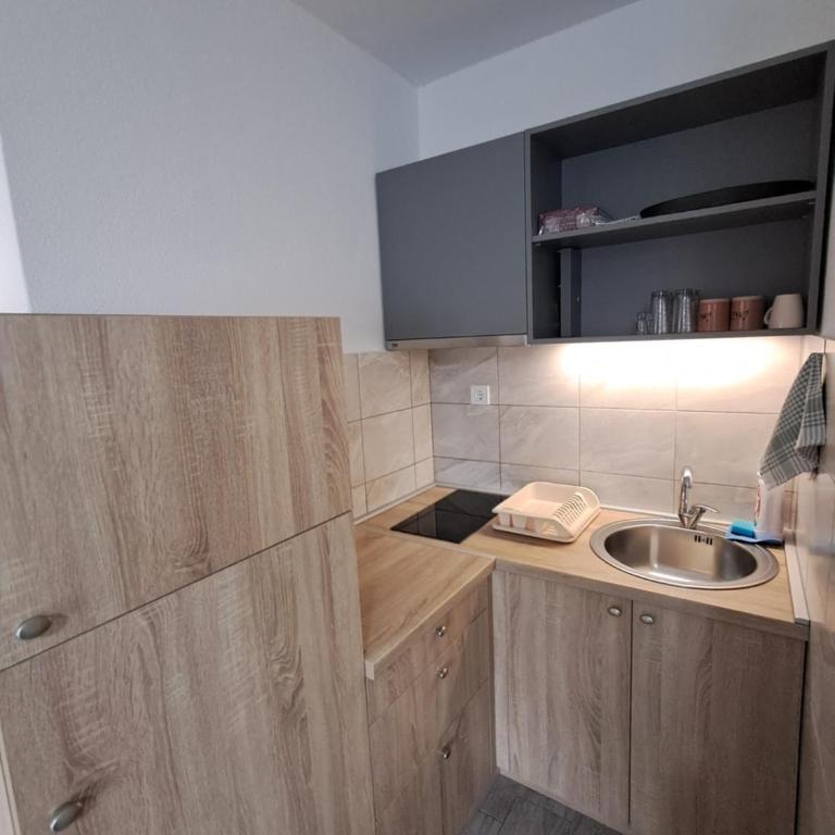 Apartmani Račeta - Double Room with Balcony - 5