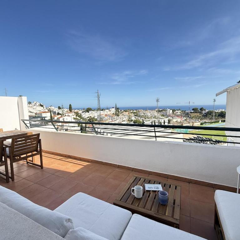 Apartamento con terraza, vistas al mar y piscina - Apartamento de 2 dormitorios - 1