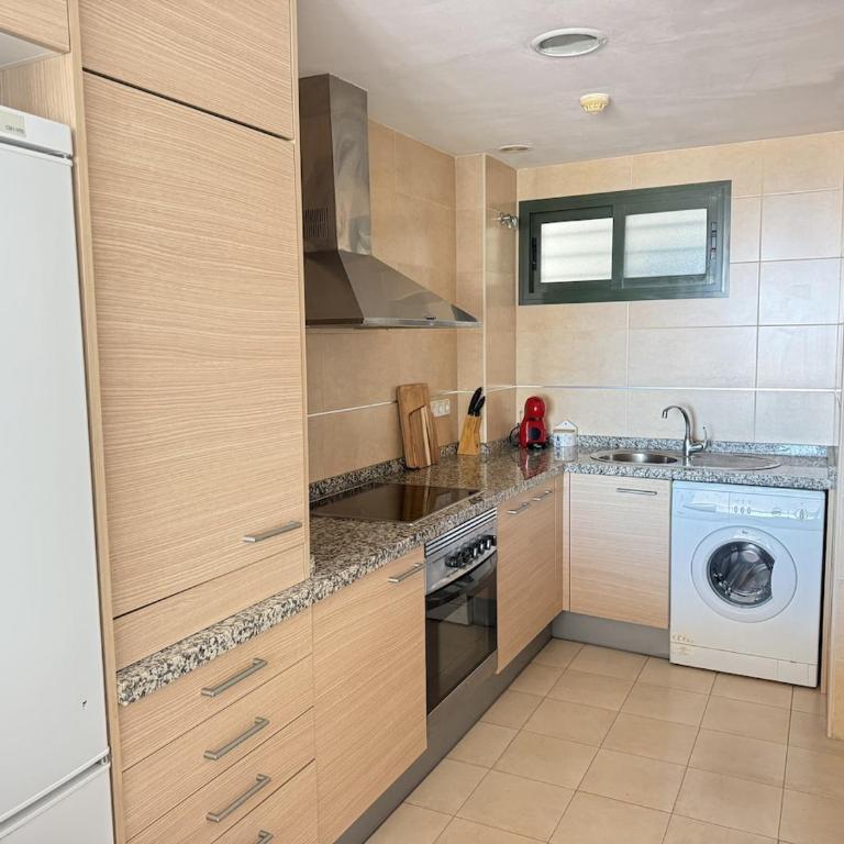 Apartamento con terraza, vistas al mar y piscina - Apartamento de 2 dormitorios - 9