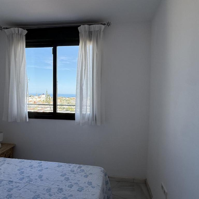 Apartamento con terraza, vistas al mar y piscina - Apartamento de 2 dormitorios - 12