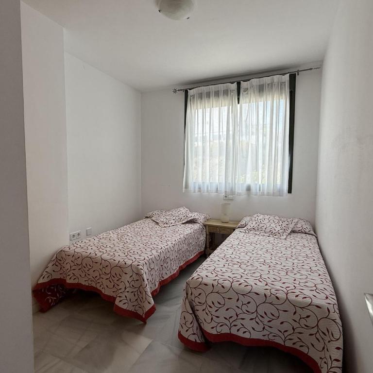 Apartamento con terraza, vistas al mar y piscina - Apartamento de 2 dormitorios - 14