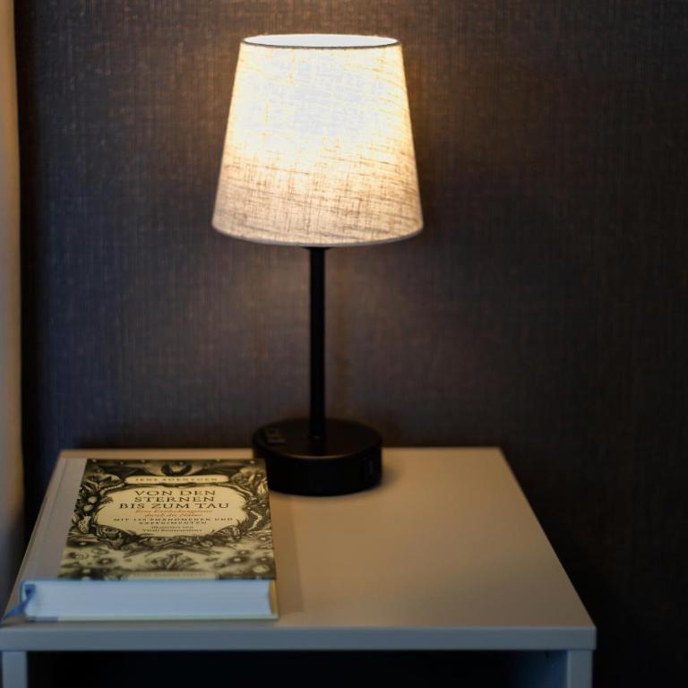 Design-Suite am Bach - 100qm Ruhe, 5 Min zum Bahnhof & aktivCARD - Apartment mit 2 Schlafzimmern und Balkon - 32