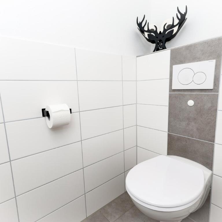 Design-Suite am Bach - 100qm Ruhe, 5 Min zum Bahnhof & aktivCARD - Apartment mit 2 Schlafzimmern und Balkon - 36