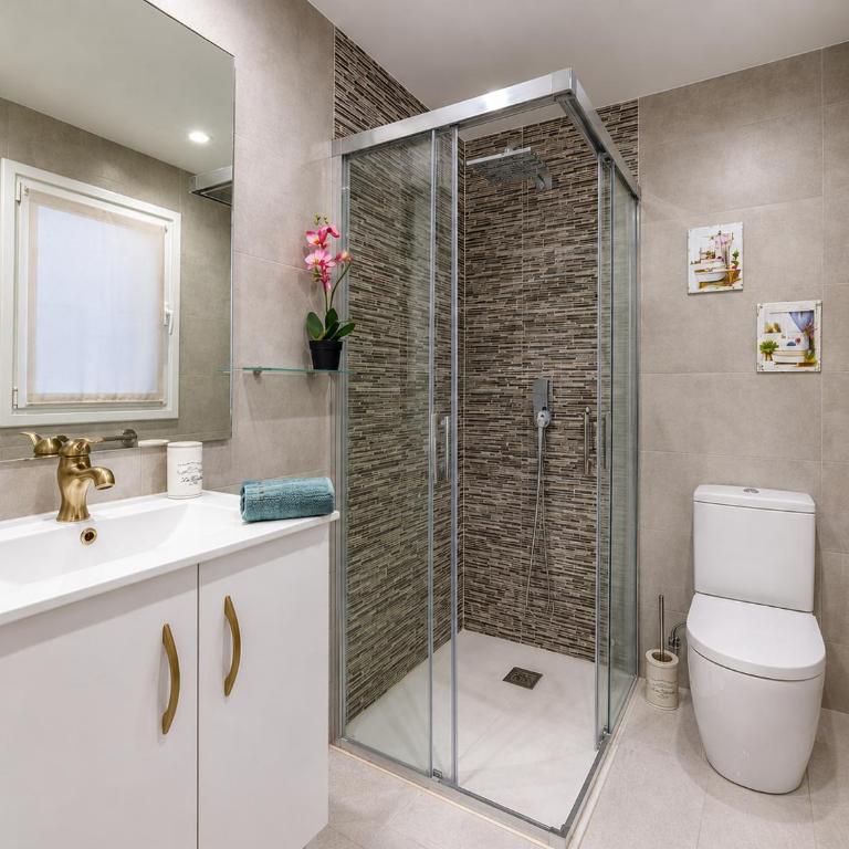 Luxury Old Town Apartment - Terrace and Private Parking - Two-Bedroom Apartment - 8