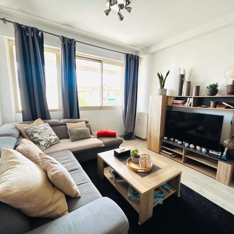 2 Bedroom Apartment in Cannes Suquet - Private Parking, Walk to Palais & Beaches - Appartement 2 Chambres - 4
