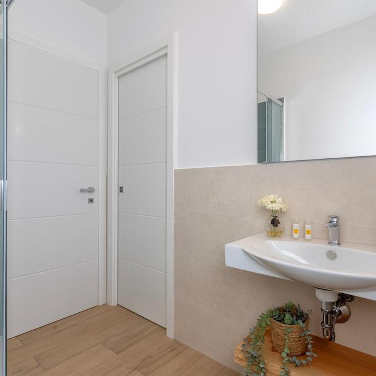 Blue Harbor Terrace view unit with terrace overlooking the sea - Two-Bedroom Apartment with Terrace - 5