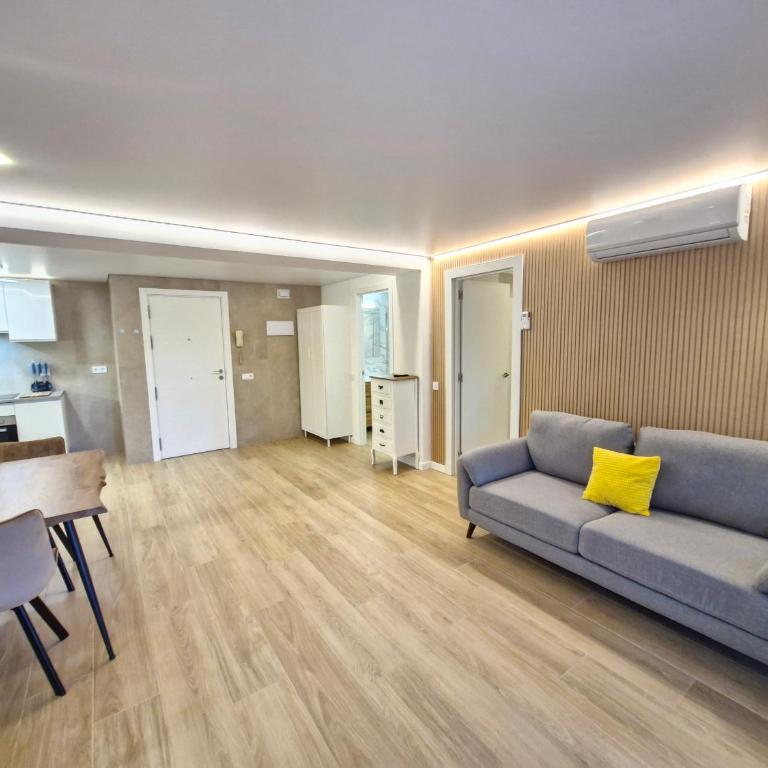 Salou centro piscina Gisamar reformado año 26 - Three-Bedroom Apartment - 1