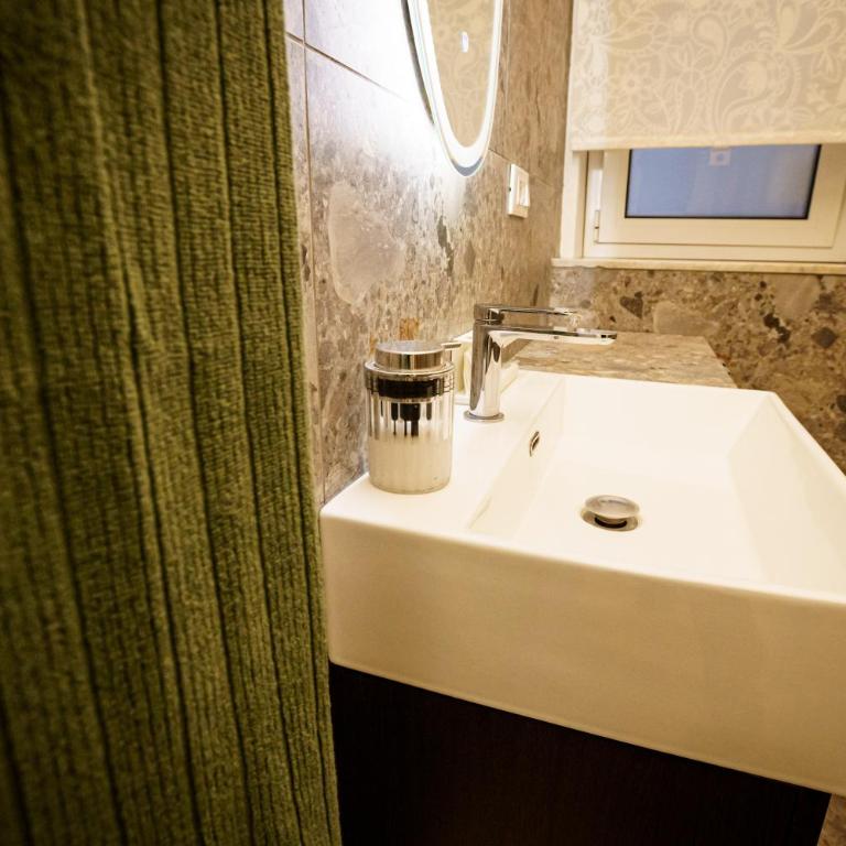 City Garden Apartment - One-Bedroom Apartment - 54