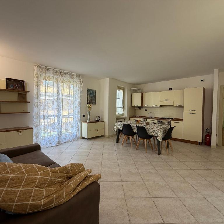 PRIMULA HOUSe - Two-Bedroom Apartment with Balcony - 4