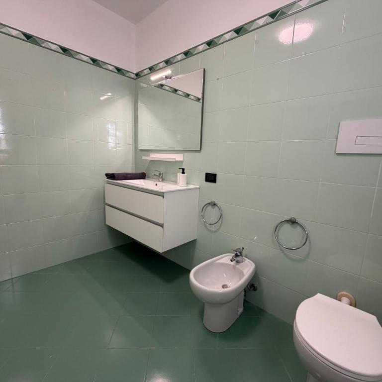 PRIMULA HOUSe - Two-Bedroom Apartment with Balcony - 9