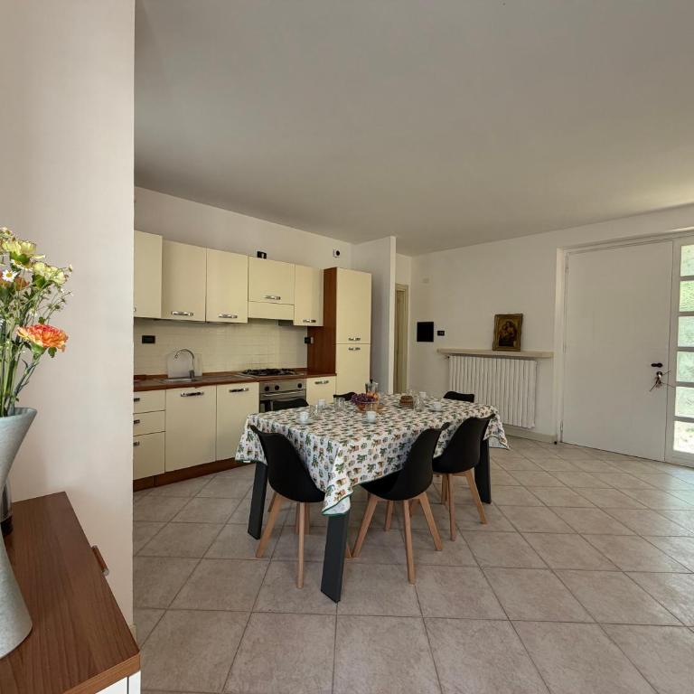 PRIMULA HOUSe - Two-Bedroom Apartment with Balcony - 10
