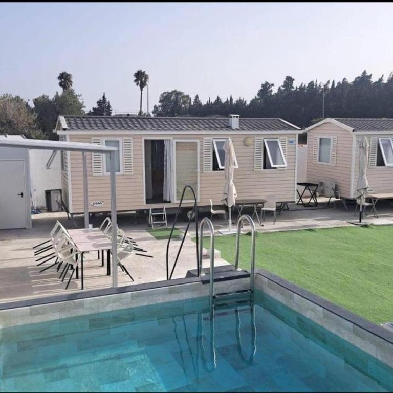 2 Bungalows con Piscina Privada Aire Acondicionado y Garaje - Apartamento - 1