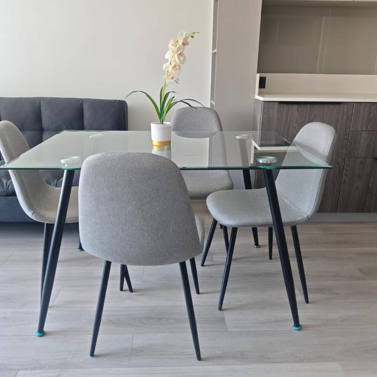 Moderno Depto con Estacionamiento Cerca Metro, Wifi & Gym - Apartamento de 1 dormitorio - 17