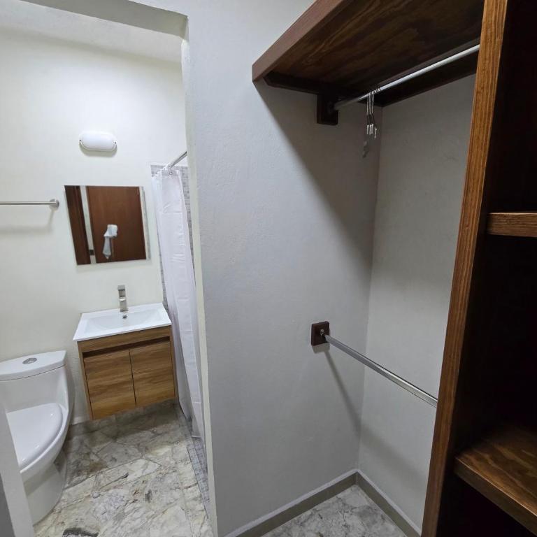 Cumbre Guesthouse - Double Room with Private Bathroom - 11