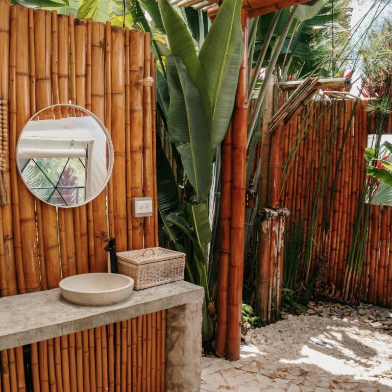 Bliss Sanctuary Vista - Glamping and Club - Deluxe Double Room with Balcony - 12