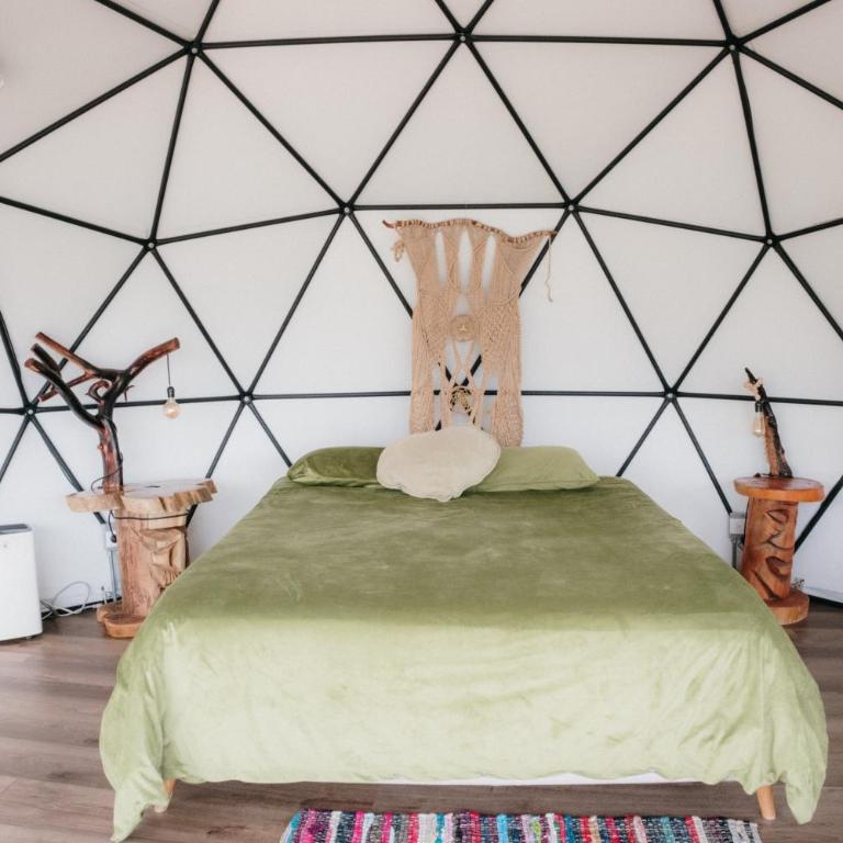 Bliss Sanctuary Vista - Glamping and Club - King Room with Lake View - 11