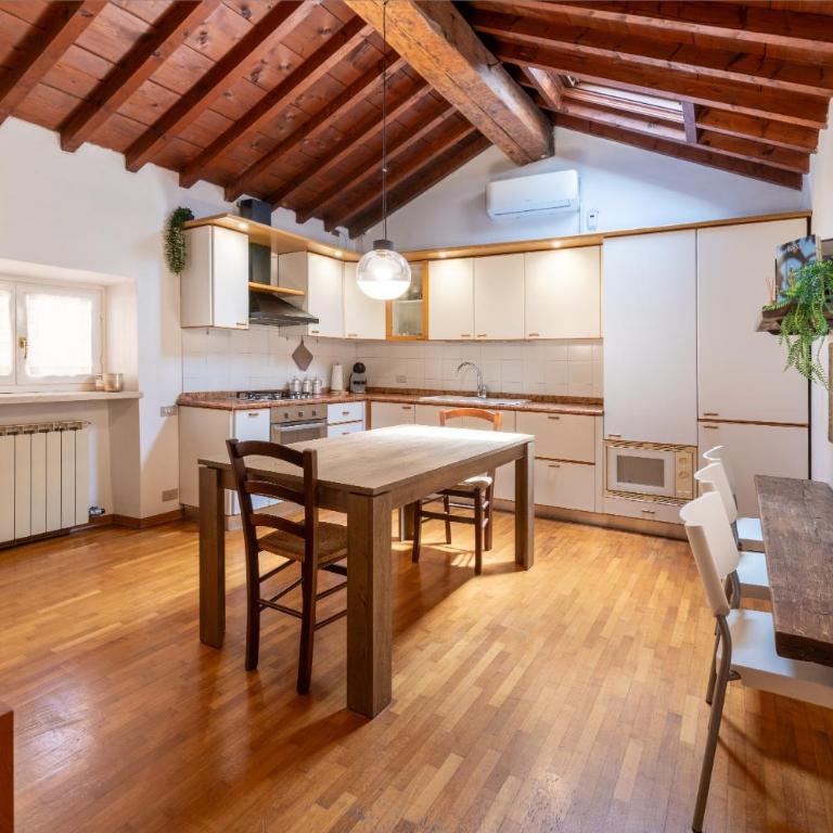 Attico Esclusivo Piazza delle Erbe - Santa Anastasia - Appartamento Loft con 1 Camera da Letto - 1