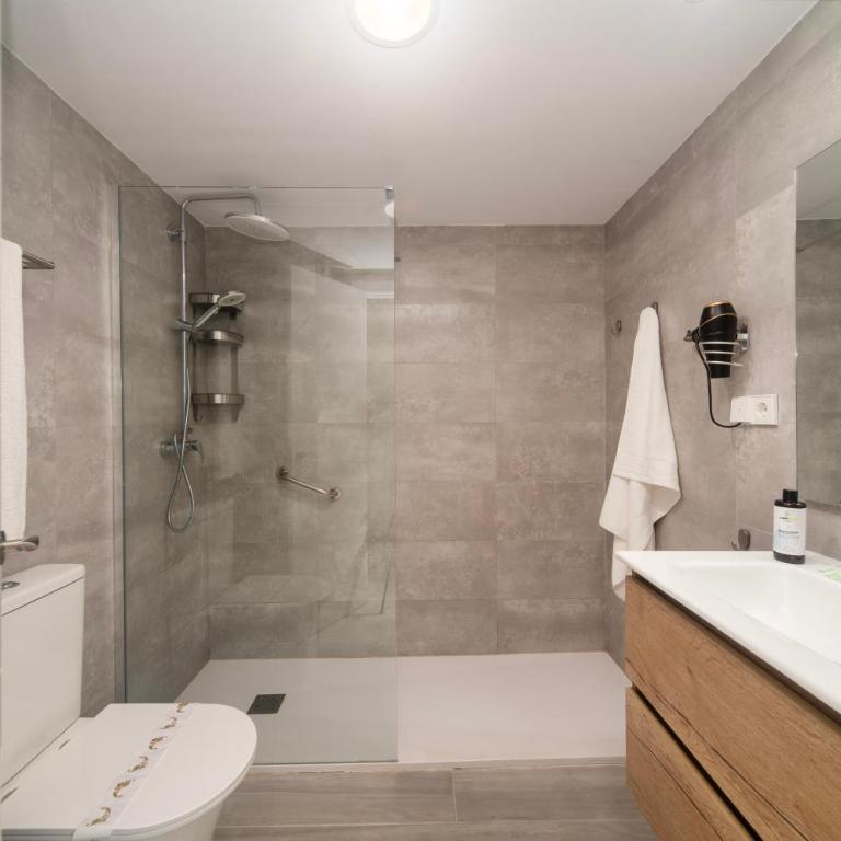 BenalBeach - Habitación Familiar con baño privado - 1