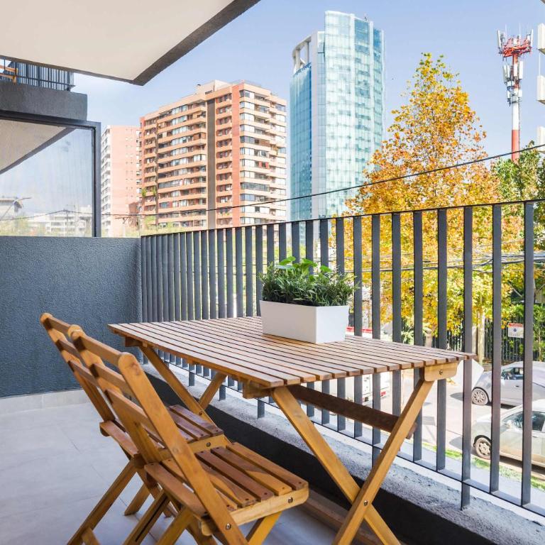 Chic Las Condes Apt Balcony & Pool Access - Apartment - 2