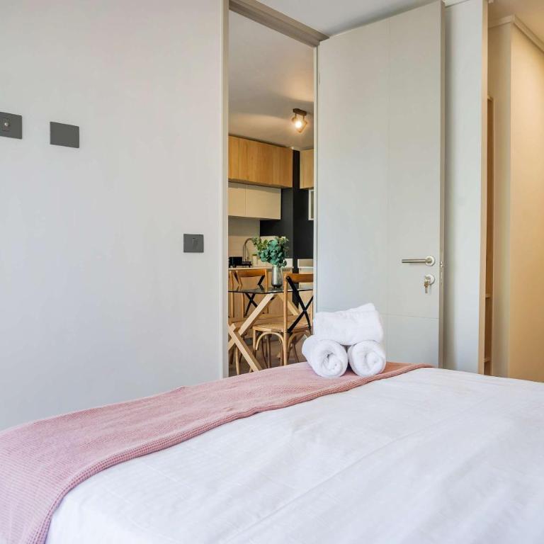 Chic Las Condes Apt Balcony & Pool Access - Apartment - 6