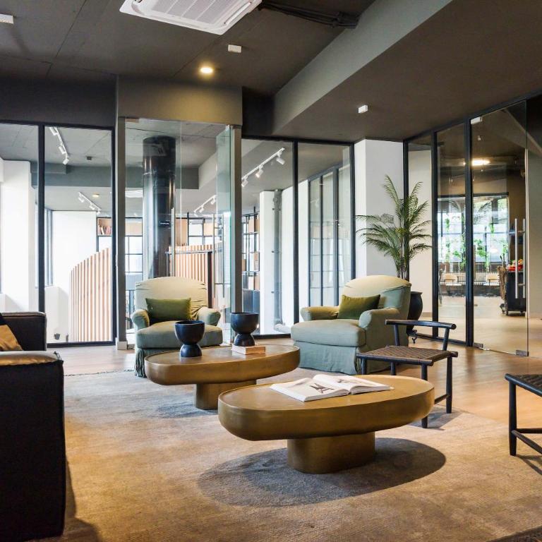 Chic Las Condes Apt Balcony & Pool Access - Apartment - 33