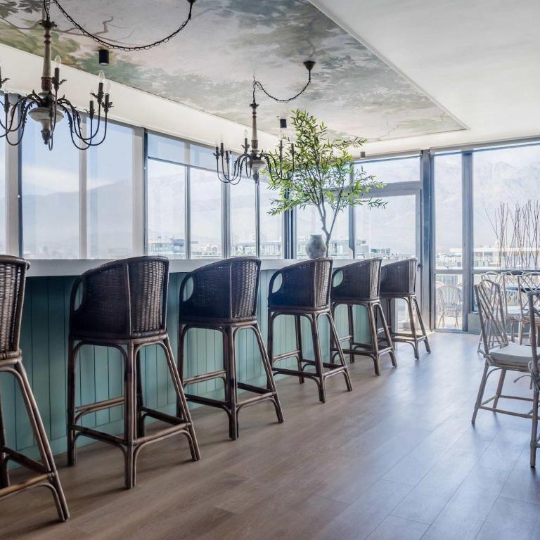 Chic Las Condes Apt Balcony & Pool Access - Apartment - 52