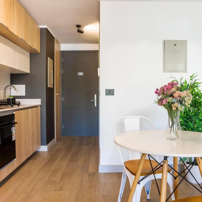 Chic Studio in Las Condes with City Views - Apartment - 3