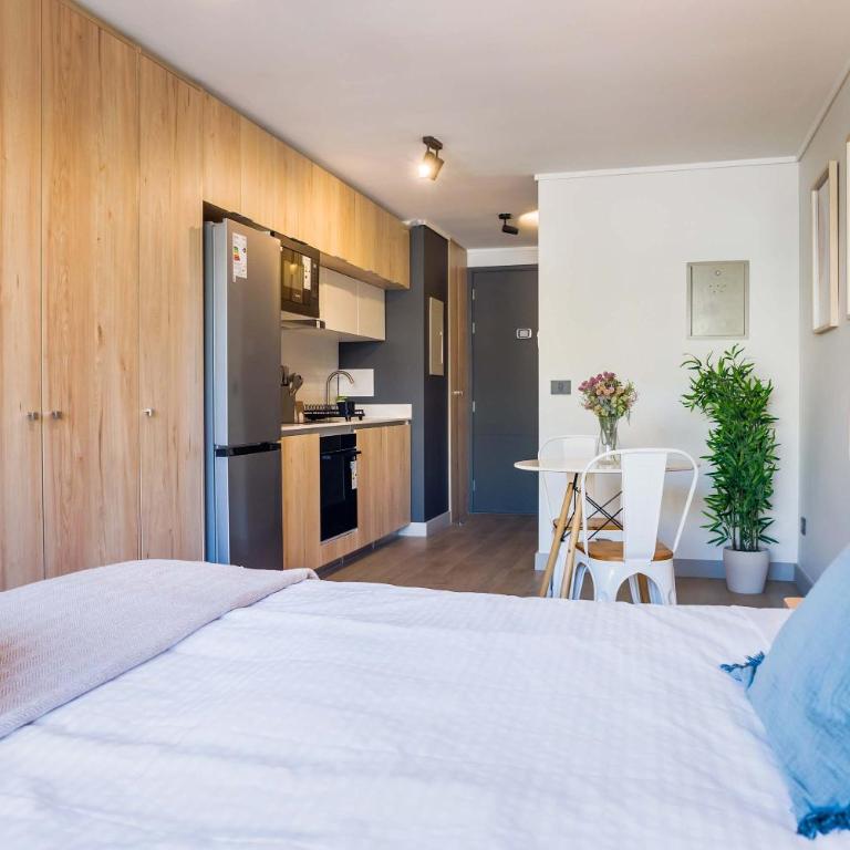 Chic Studio in Las Condes with City Views - Apartment - 5