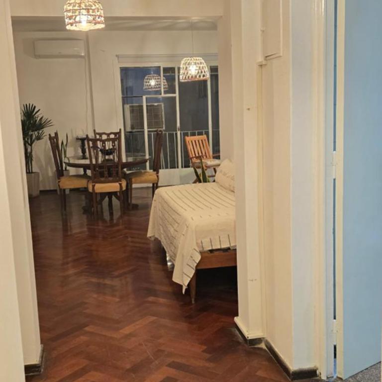 Antiguo departamento interno en el centro de Mendoza - Habitación Familiar - 7