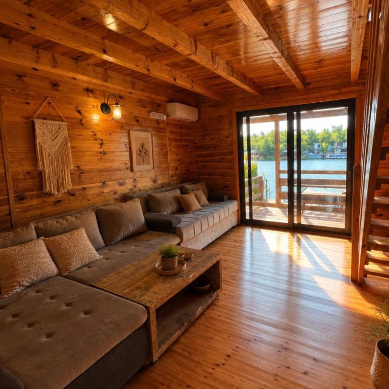 Sara Riverside Cottage - Two-Bedroom House - 2