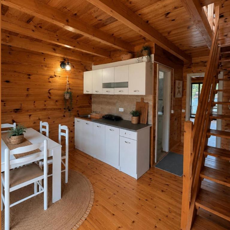 Sara Riverside Cottage - Two-Bedroom House - 3