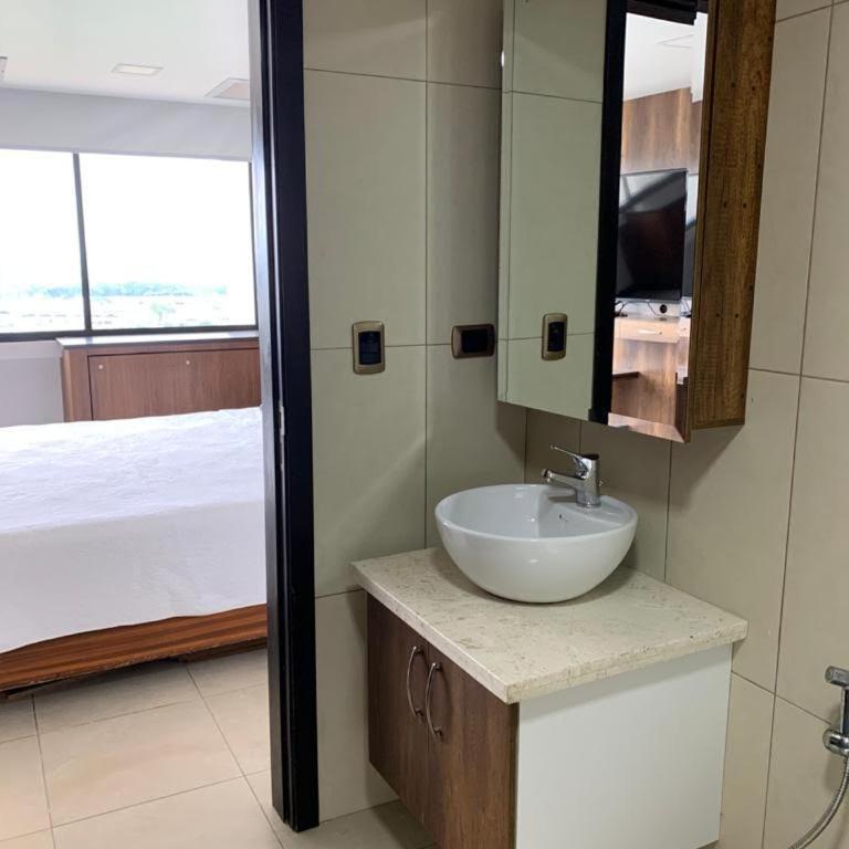 Condo, Amazing River View and Free Parking - One-Bedroom Apartment - 2