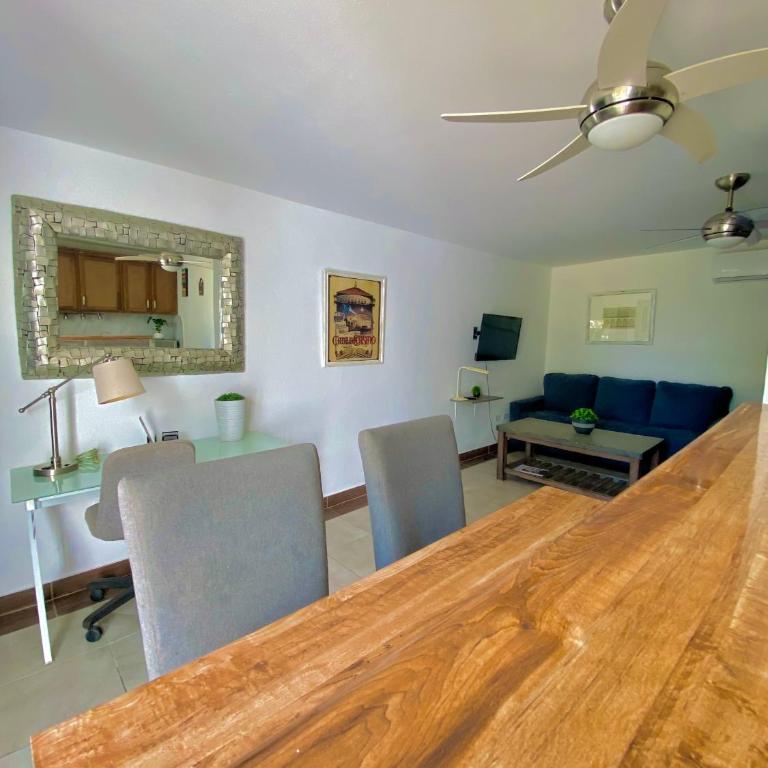 Tropical Oasis - One-Bedroom Apartment - 4