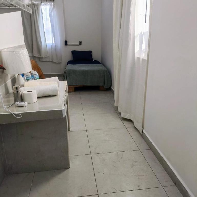 oriente con cama doble a 15 min de estadio - One-Bedroom Apartment - 7