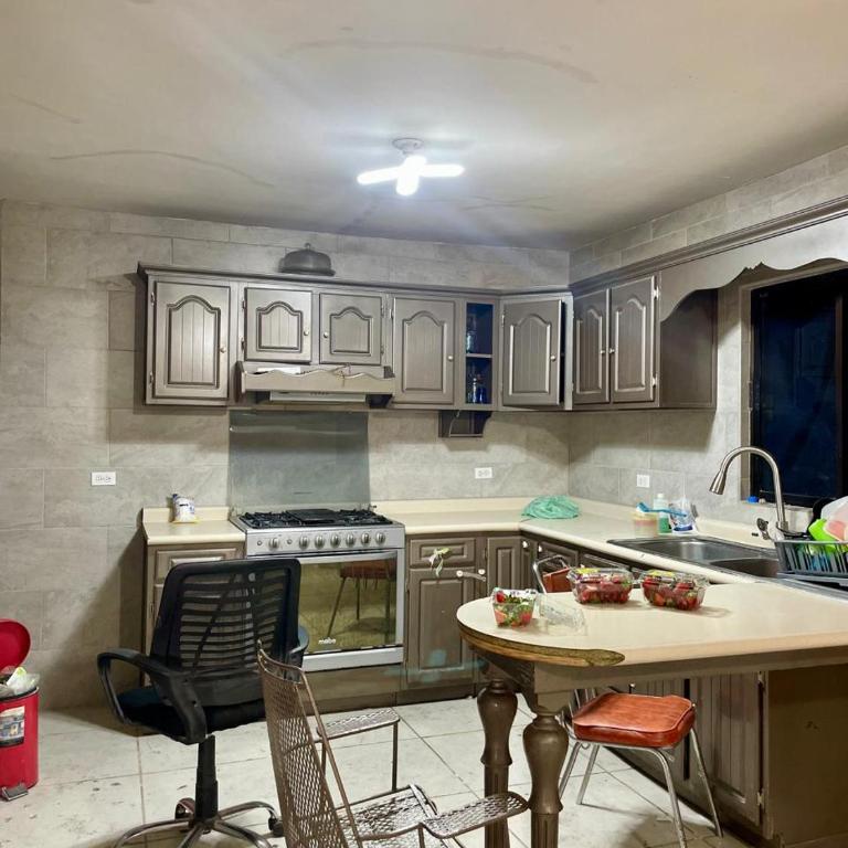 oriente con cama doble a 15 min de estadio - One-Bedroom Apartment - 2