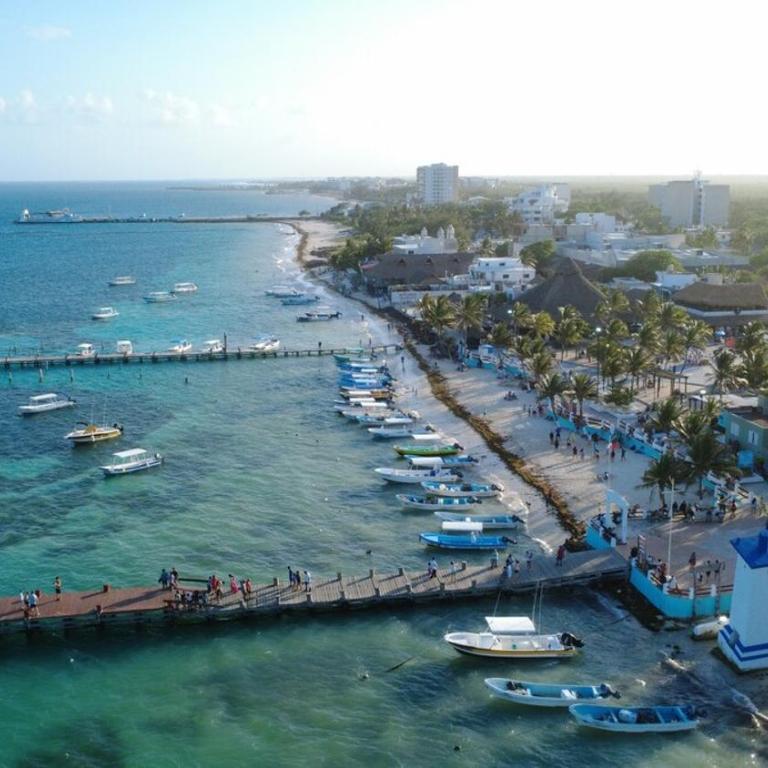 Resort Vibes King bed pool balcony 10 min to Beach - Two-Bedroom Apartment with Balcony - 16