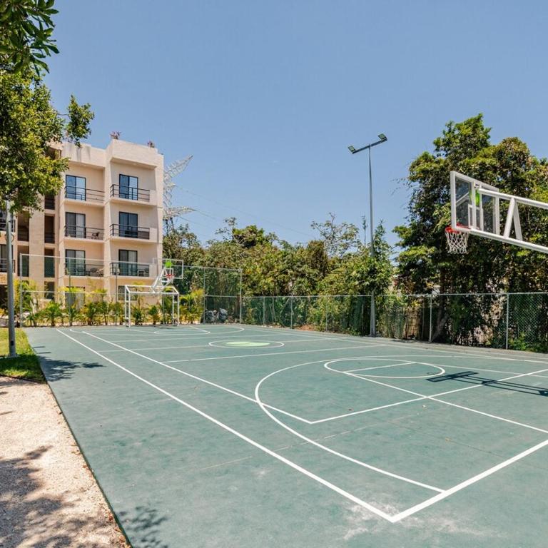 Resort Vibes King bed pool balcony 10 min to Beach - Two-Bedroom Apartment with Balcony - 44
