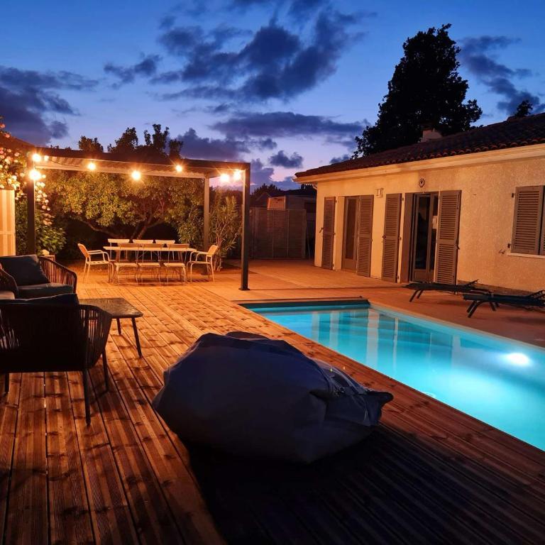 Villa 9 pers. avec piscine chauffée proche centre-ville, Biscarrosse - FR-1-877-38 - Villa - 16