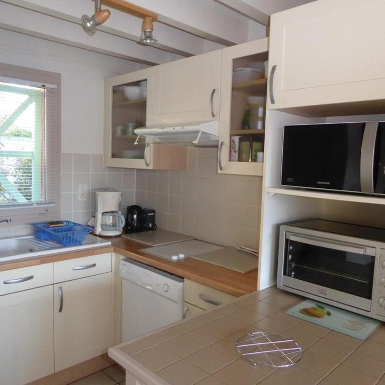 Maison Duplex à Biscarrosse Lac avec 2 Chambres, Jardin et Parking - Proche Plage et Lac - FR-1-877-43 - Appartement - 10