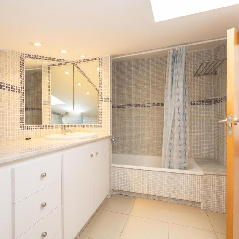 Dúplex con parking y piscina - 6 pers. - ES-325-50 - Appartement - 31