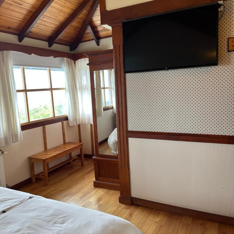 Ushuaia Lodge - Habitación Doble Superior con vistas al canal Beagle - 5