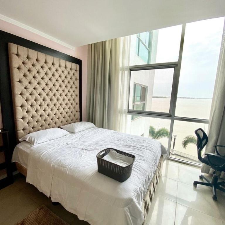 Riverfront II Double View 2 Bedrooms - Two-Bedroom Apartment - 10