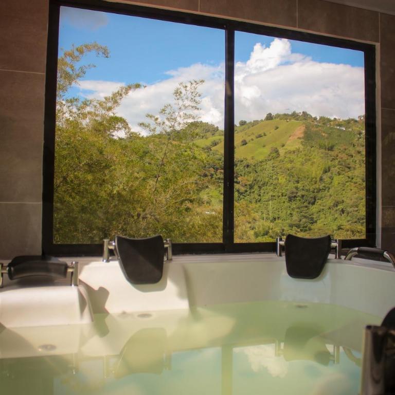 Casa de lujo con Jacuzzi privado para parejas - Casa con 1 dormitorio - 1